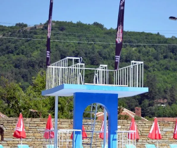 комплекс куклите Θέρετρο *